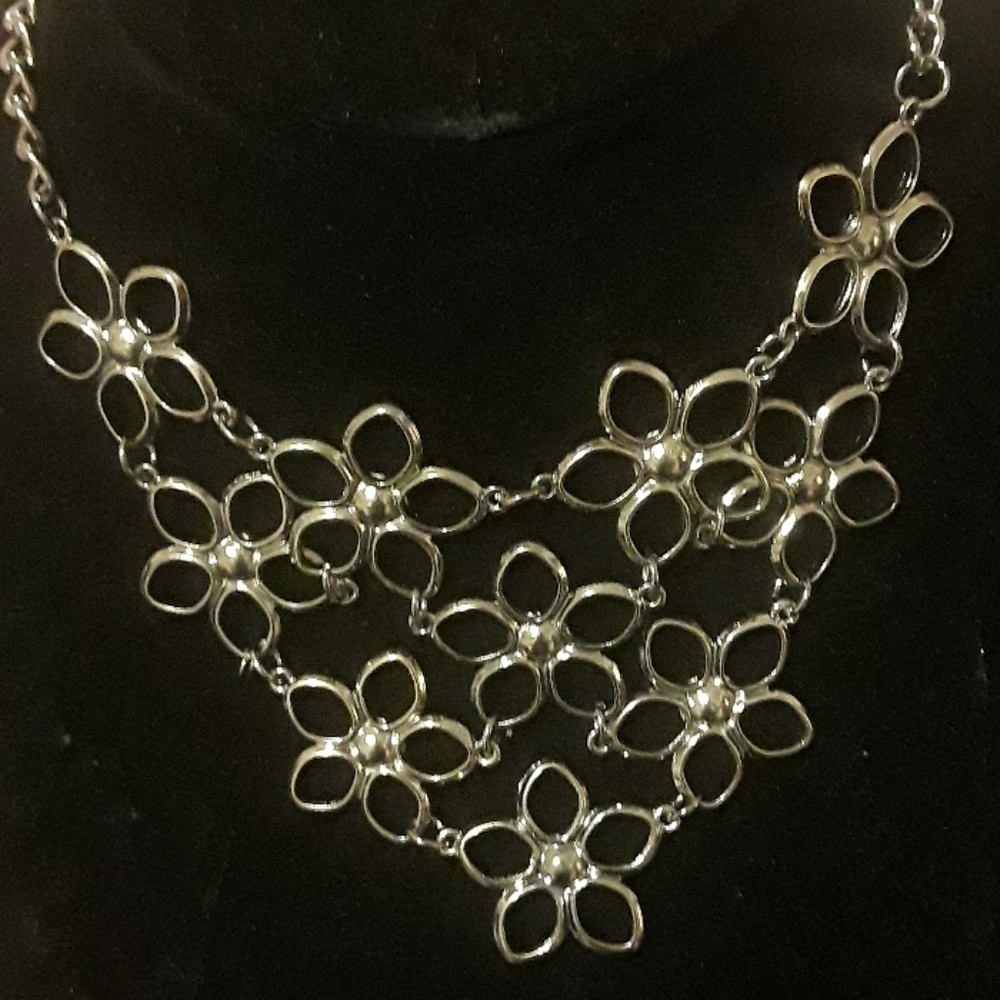 Candies choker style flower design necklace